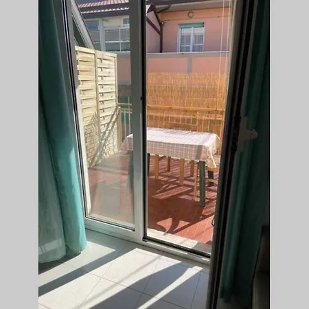 Con Terrazza Vicino Al Centro Apartment *